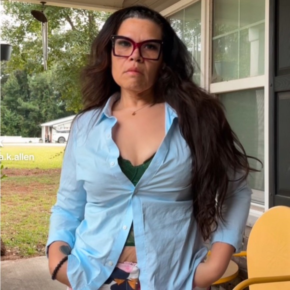 Meet your Posher, Malia - Picture 3 of 10